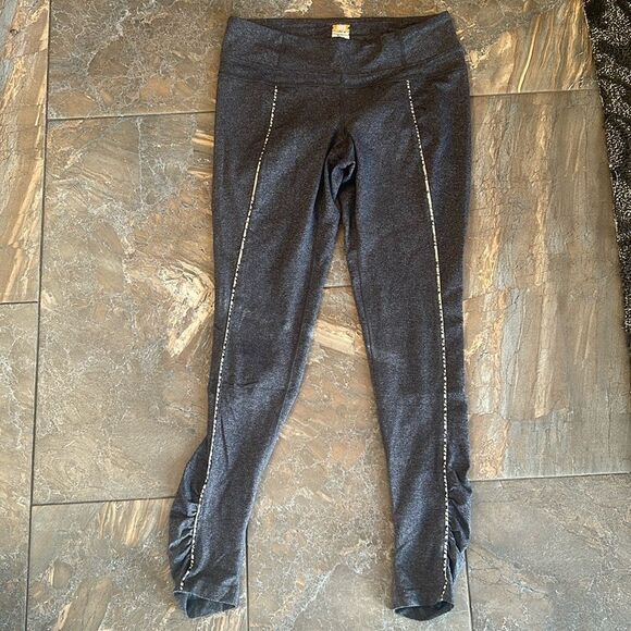 Women’s Lucy power max gray ruched leggings size Medium - Picture 1 of 11